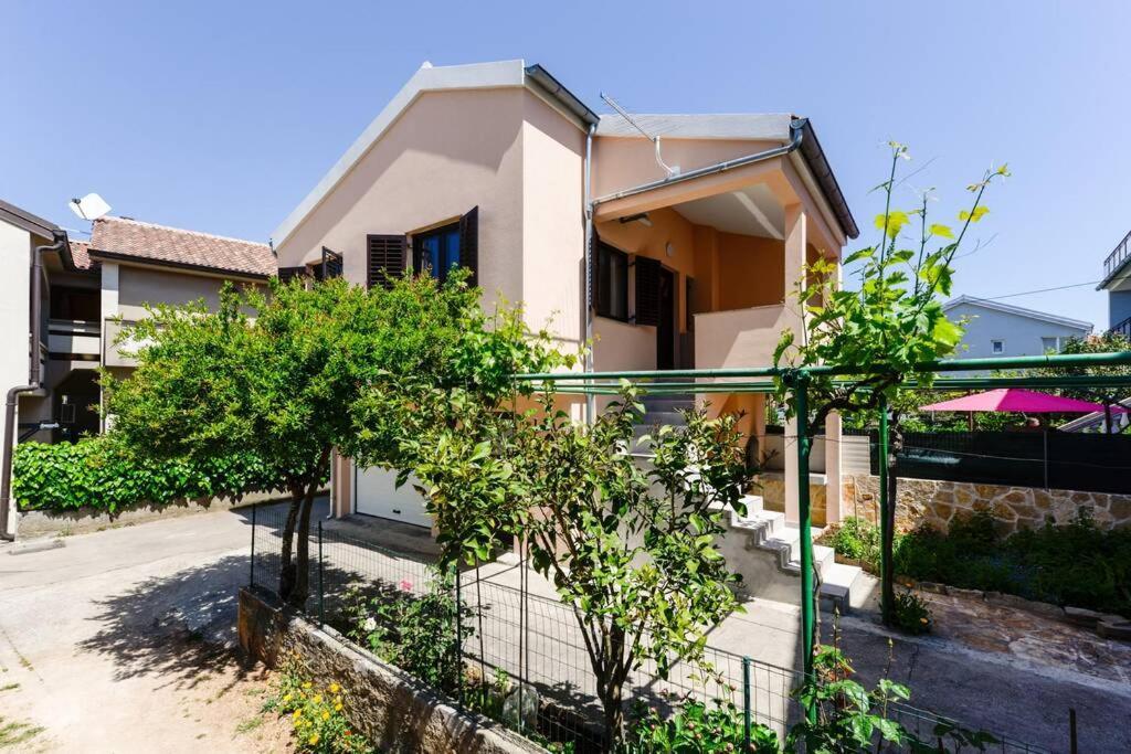 Sare Apartament *